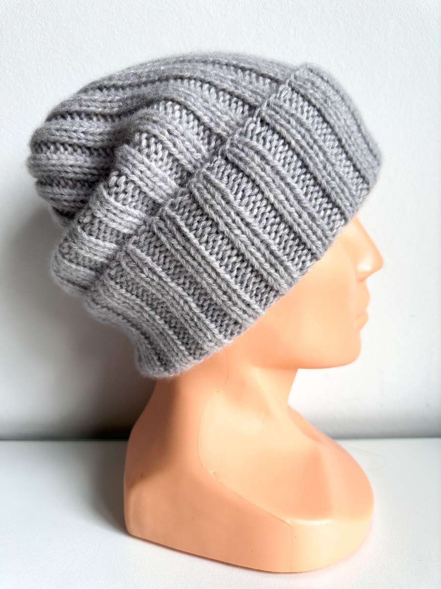 pol_pm_Wywijana-czapka-kaszmirowa-100-kaszmir-685-Pomice-38052_1