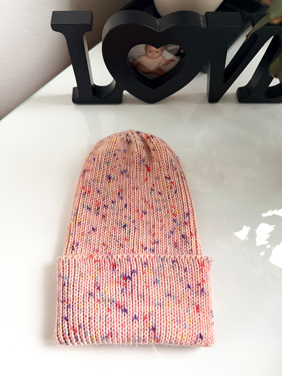 VARELLA Beanie-Mütze mit Umschlag 100% Baby-Merinowolle 103 Urodzinowe Confetti