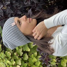 NANA – ręcznie robiona czapka beanie z wełny baby merino 19 szary jesienno-zimowa
