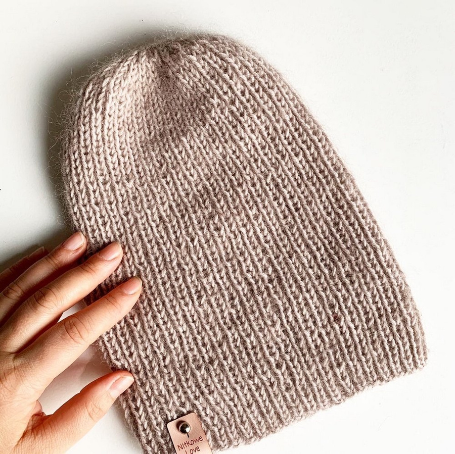 Handgemachte Damenmütze AUREA 100% Baby Merino plus Mohair und Seide 23/20 Hellbeige