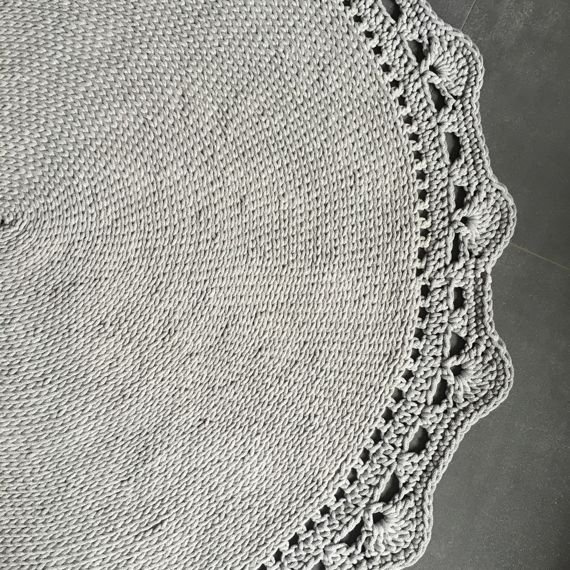 Ręcznie robiony Dywan okrągły ze sznurka bawełnianego CAMEL Z KORONKĄ