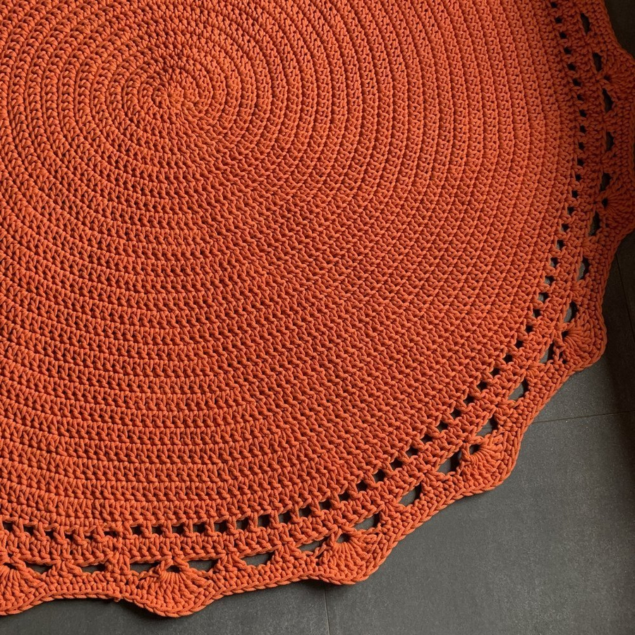 Ręcznie robiony Dywan okrągły ze sznurka bawełnianego ŚLIMAK Z KORONKĄ