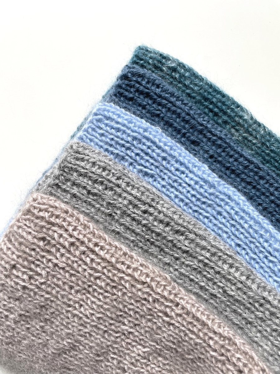 Handgemachte Damenmütze AUREA 100% Baby Merino plus Mohair und Seide 24/06 Hellblau