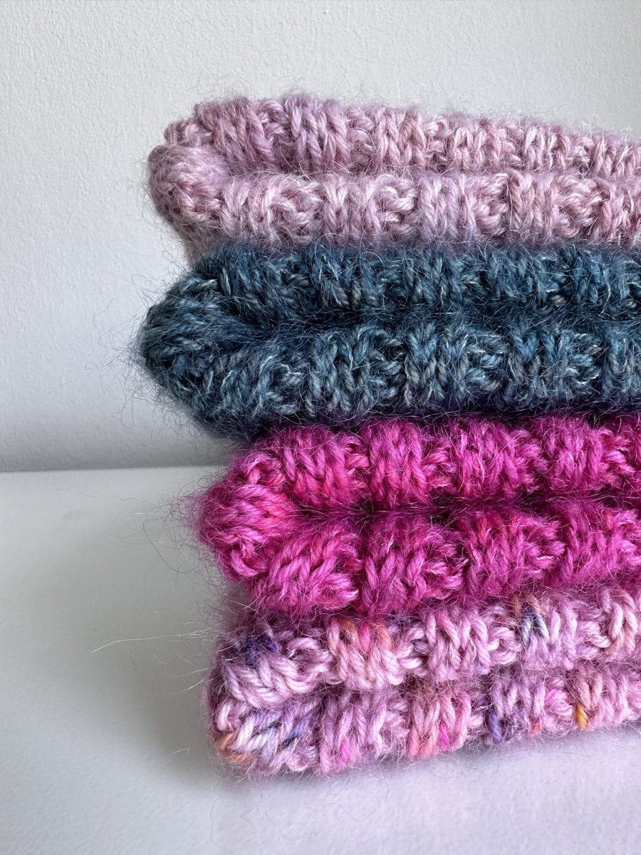 DAISY – różowa czapka beanie z ręcznie farbowanego baby merino + moher i jedwab Magnolie