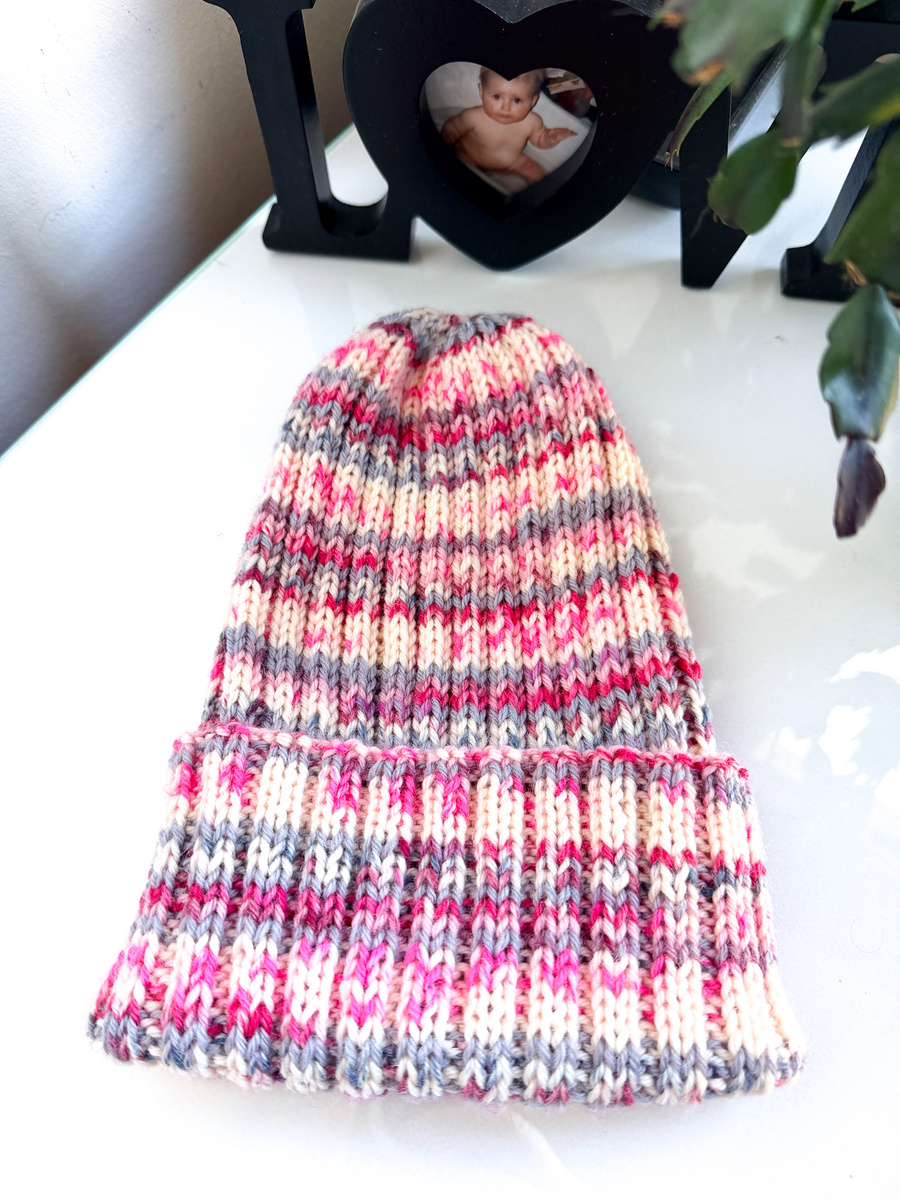 NELLI – czapka z wełny merino wywijana 19 jagody i śmietanka