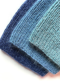 Handgemachte Damenmütze AUREA 100% Baby Merino plus Mohair und Seide 13/28 Marineblau