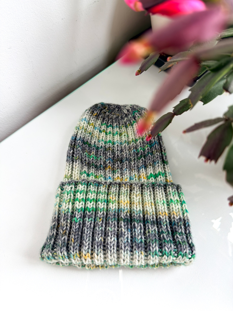 NELLI – czapka merino wywijana 20 Zorza Polarna jesienno-zimowa