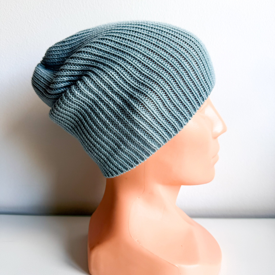 VARELLA Beanie-Mütze aus 100% Baby-Merinowolle 43 Jasny Morski