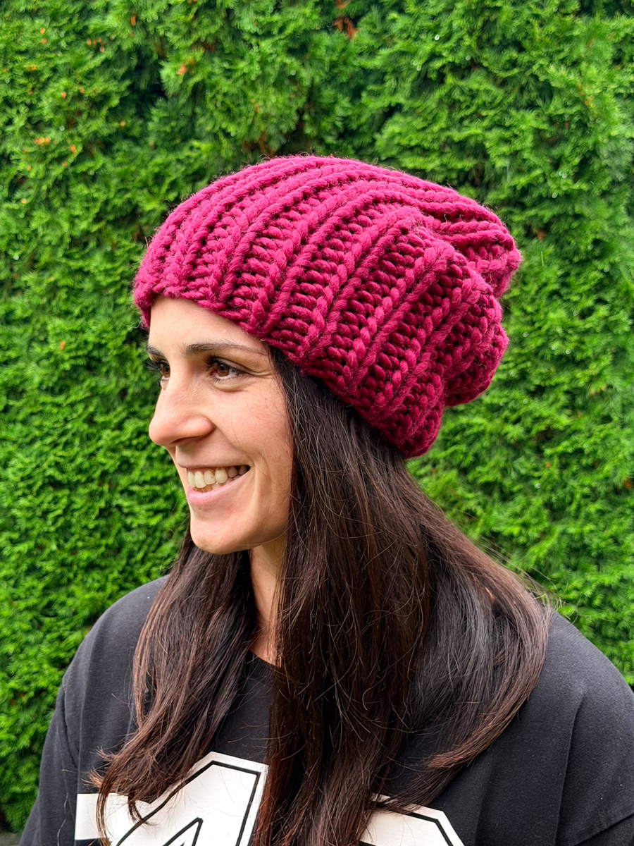 Ręcznie robiona czapka damska ASHER 100% Wełna owcza 08 Rubinowy