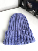 HELLI – wywijana czapka merino 100% Baby Merino 25 Lawenda zimowa beanie