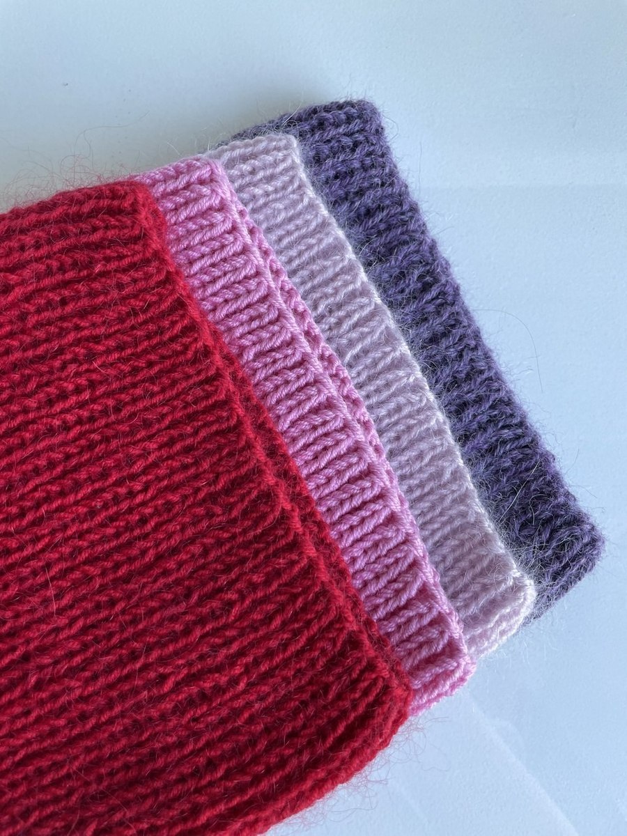 Handgemachte Damenmütze AUREA 100% Baby Merino plus Mohair und Seide 16/14 Rot