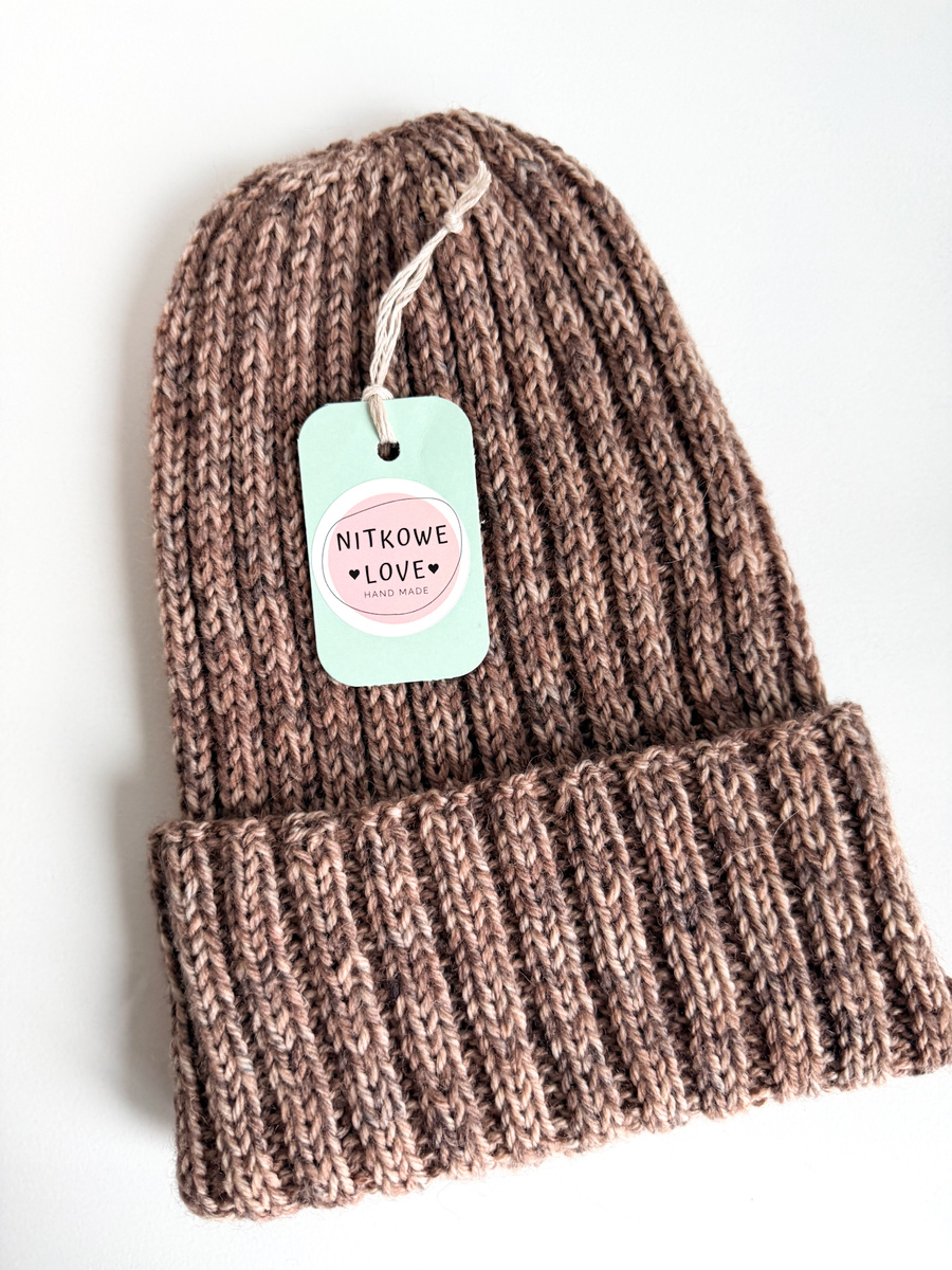 NELLI – wywijana czapka z wełny merino unisex 30 Prażony Migdał