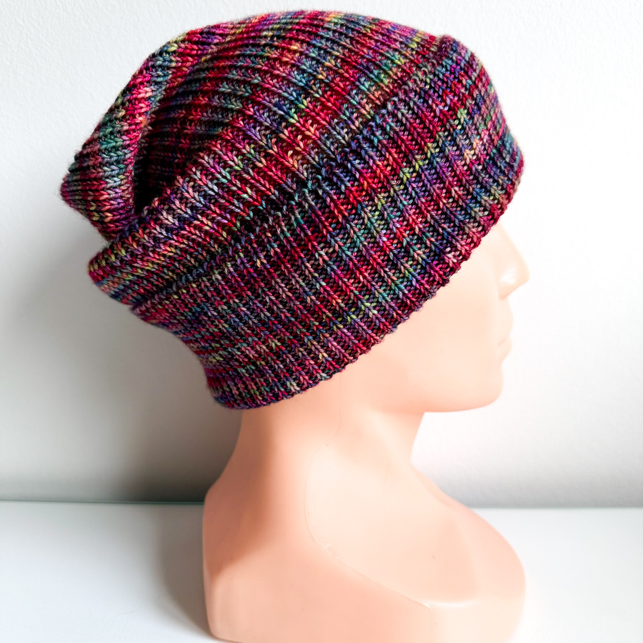 VARELLA 2.0 – czapka merino beanie wywijana 100% baby merino 005 Aniversario czerwono‑fioletowa jesienno‑zimowa