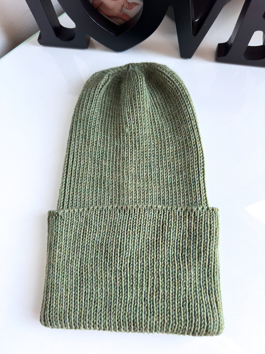 VARELLA Beanie-Mütze mit Umschlag 100% Baby-Merinowolle 38 Oliv