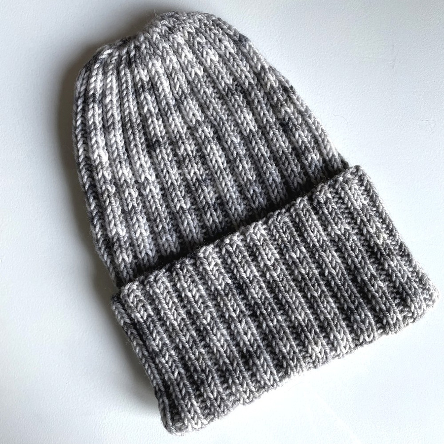 Wywijana czapka merino HELLI 100% Baby Merino Ręcznie Farbowana Szara