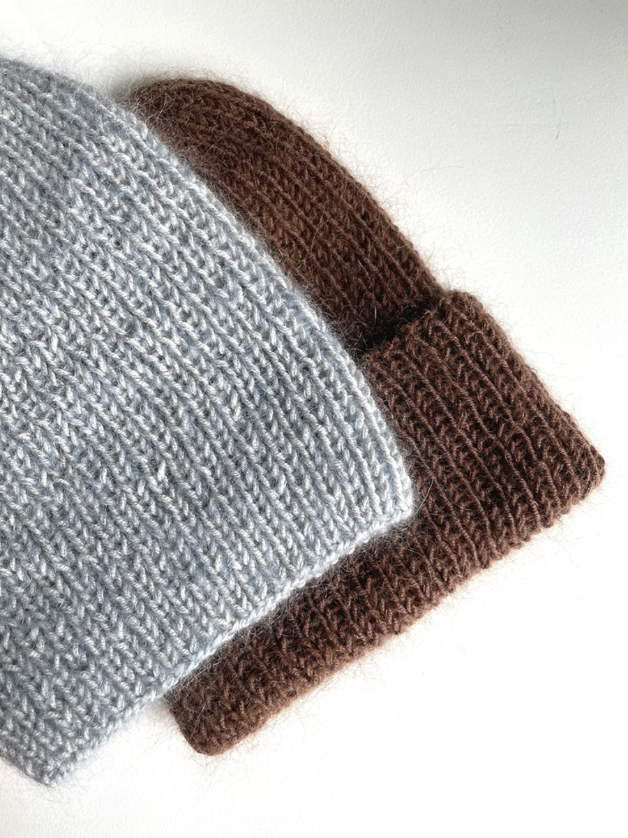 Handgemachte Damenmütze AUREA 100% Baby Merino plus Mohair und Seide 22/06 Grau Hellblau