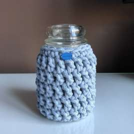 Ręcznie robiony Sweterek na świecę ze sznurka bawełnianego 400 błękit