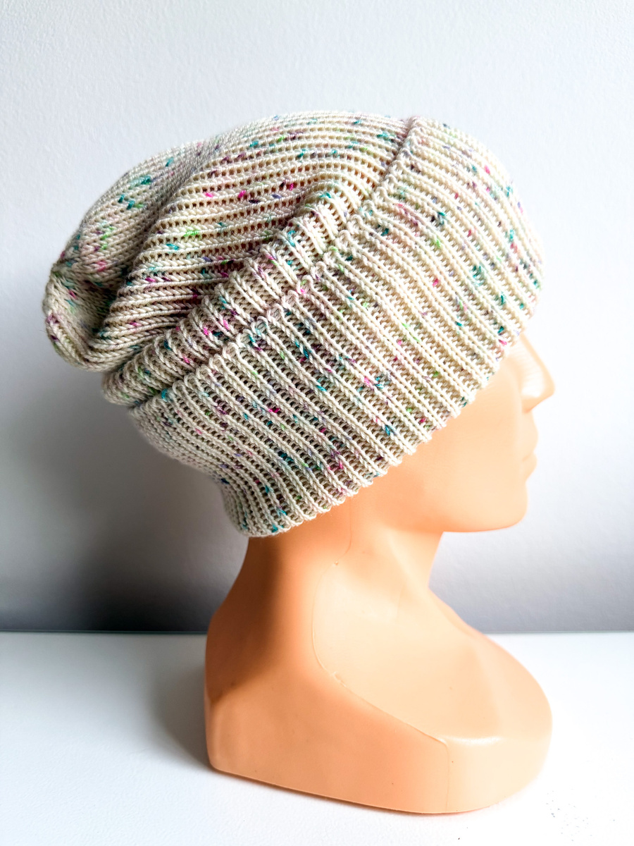 VARELLA – czapka z wełny merino 101 Jagody & Śmietanka Handmade