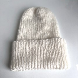 CHMURKA – czapka z alpaki damska wywijana ręcznie robiona 01 ecru