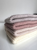 VARELLA Handgemachte Beanie-Mütze aus Merinowolle 100% Baby Merino 59 Pszeniczny
