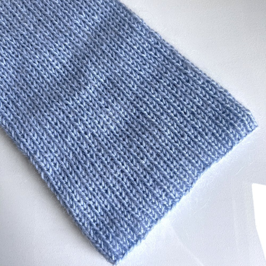 Handgemachte Damenmütze AUREA 100% Baby Merino plus Mohair und Seide 11/07 stahlblau