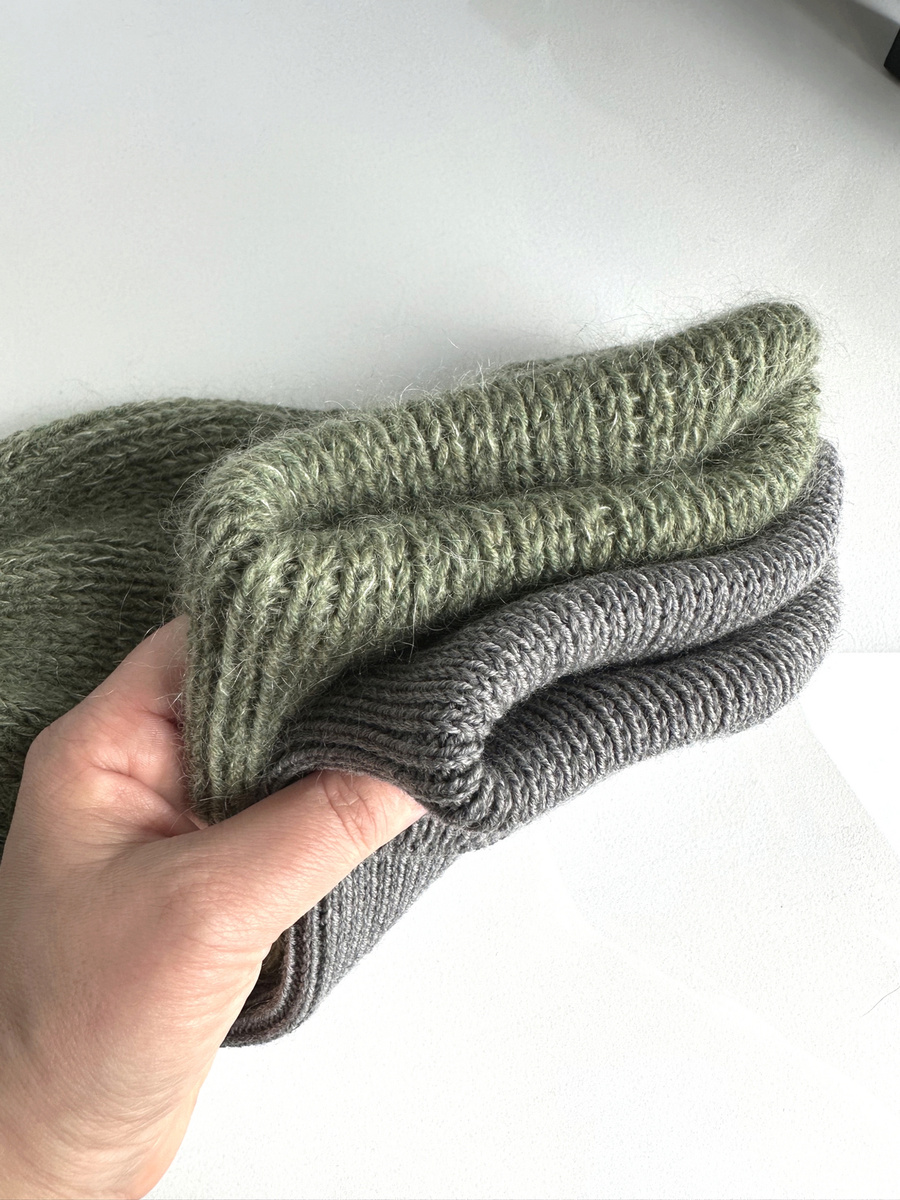 Ręcznie robiona czapka beanie AUREA 100% Baby Merino plus moher i jedwab 38/18 Oliwka