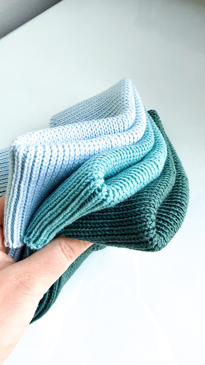 VARELLA – czapka z wełny merino baby merino 11 Błękitny Stalowy