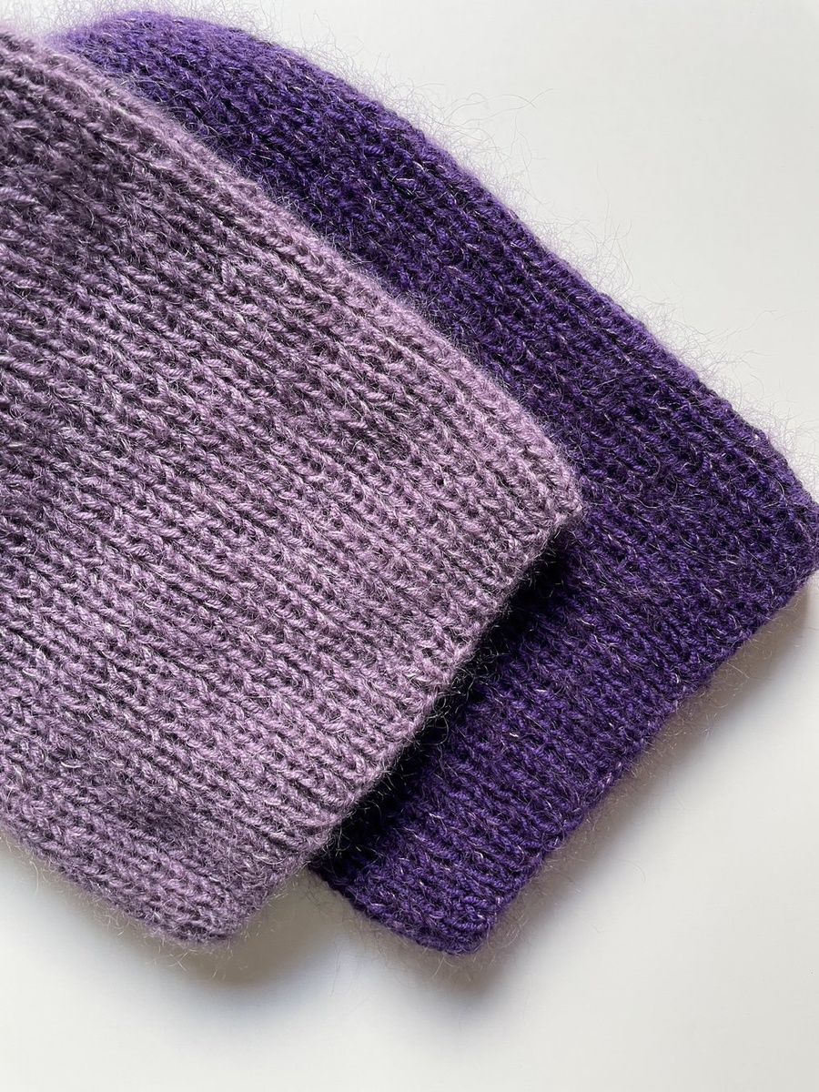 Handgemachte Damenmütze AUREA 100% Baby Merino plus Mohair und Seide 40/05 Amethyst