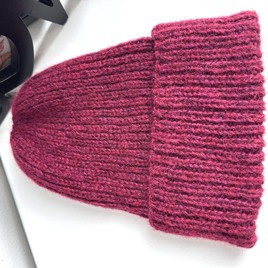 CHMURKA – czapka z alpaki wywijana ręcznie robiona 07 rubinowy