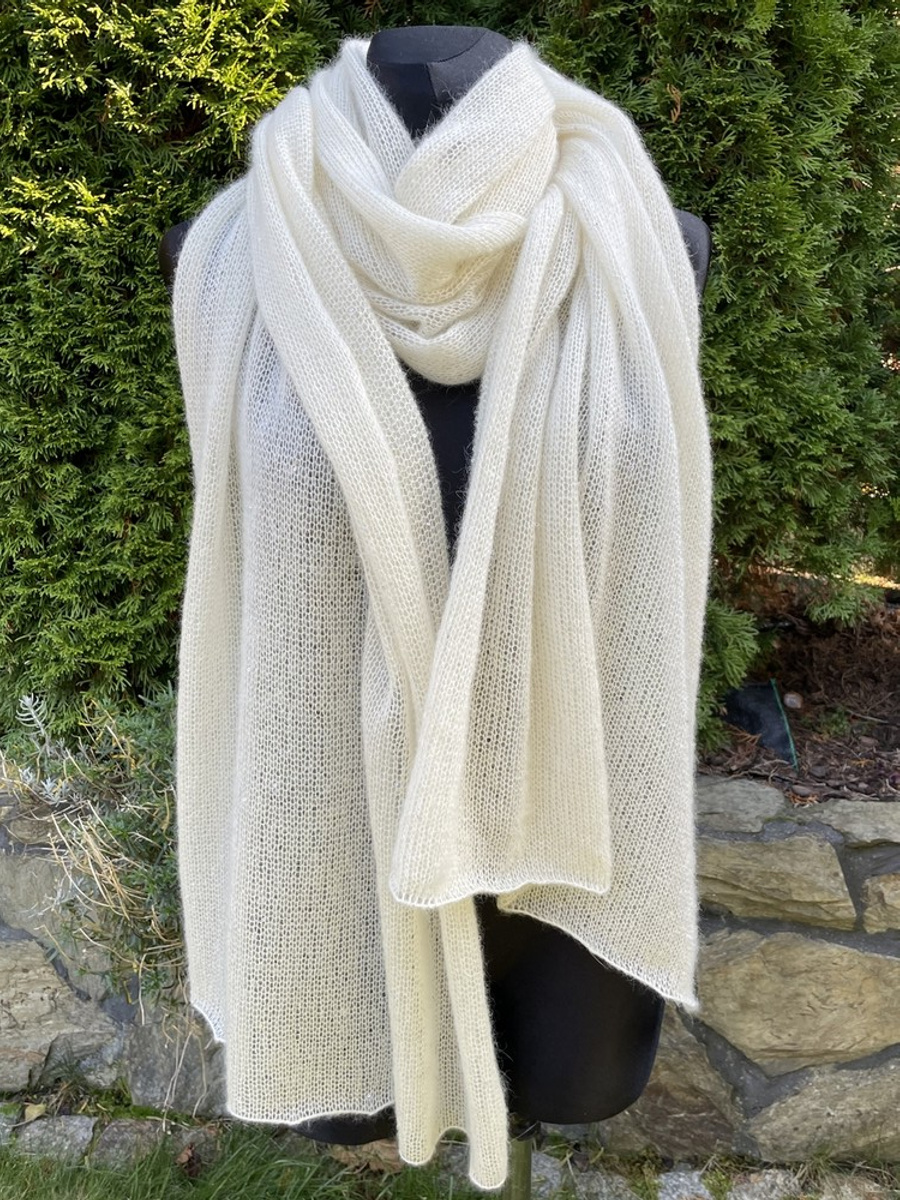 Delikatny i zwiewny szal moher z merynosem Ecru 60 x 210 cm