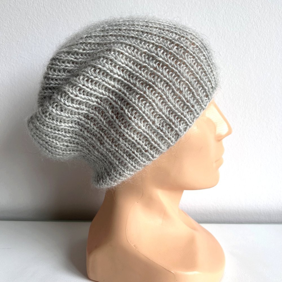 Handmade Czapka damska AUREA 100% Baby Merino plus moher i jedwab 22/44 Jasny Szary