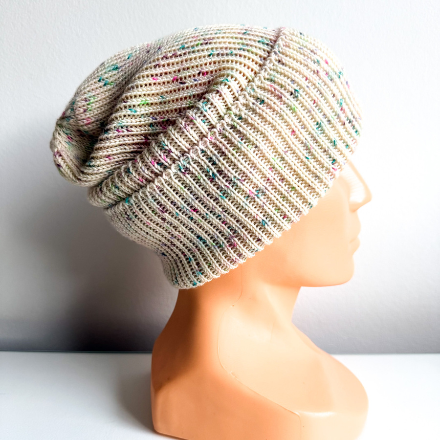 VARELLA – czapka z wełny merino 101 Jagody & Śmietanka Handmade