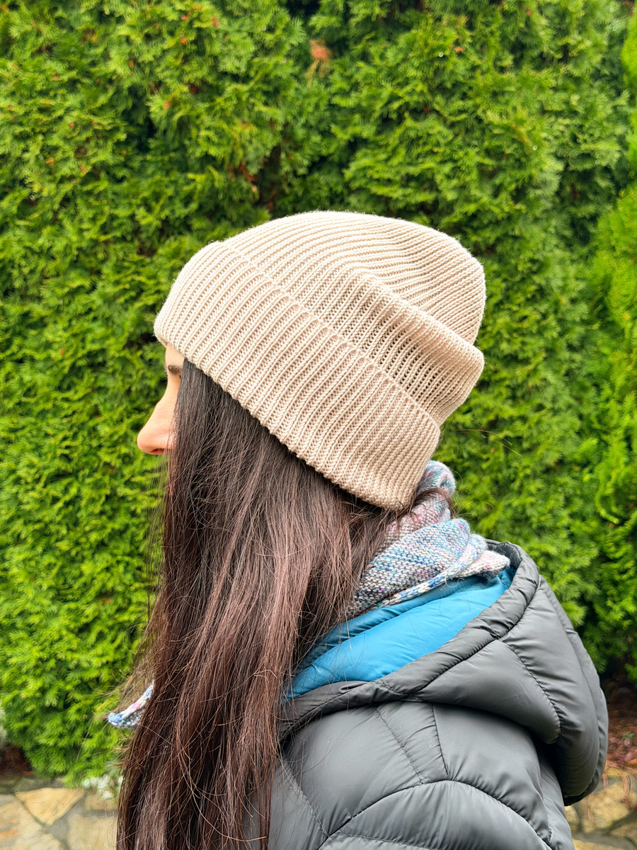 VARELLA Beanie-Mütze mit Umschlag 100% Baby-Merinowolle 63 Sandfarben