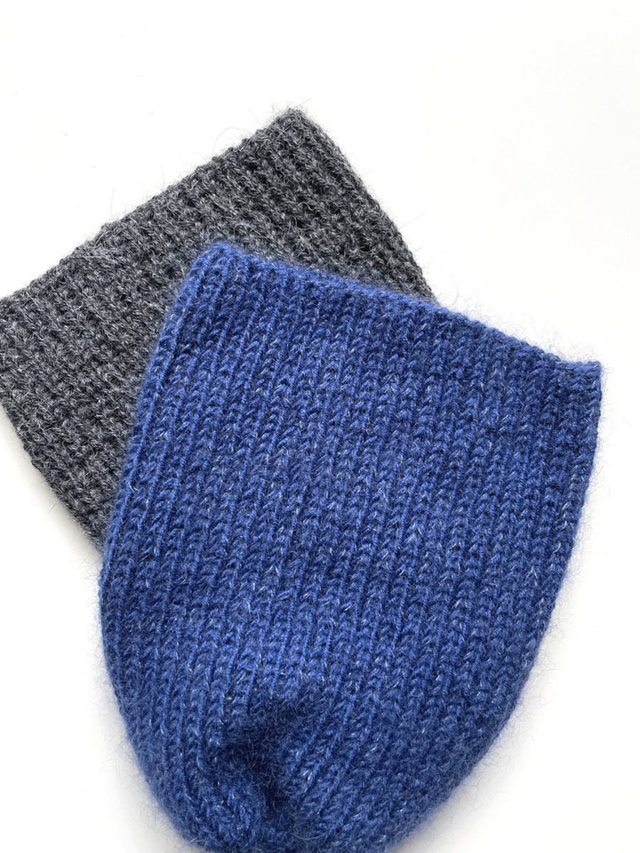 Handgemachte Damenmütze AUREA 100% Baby Merino plus Mohair und Seide 30/28 Blau
