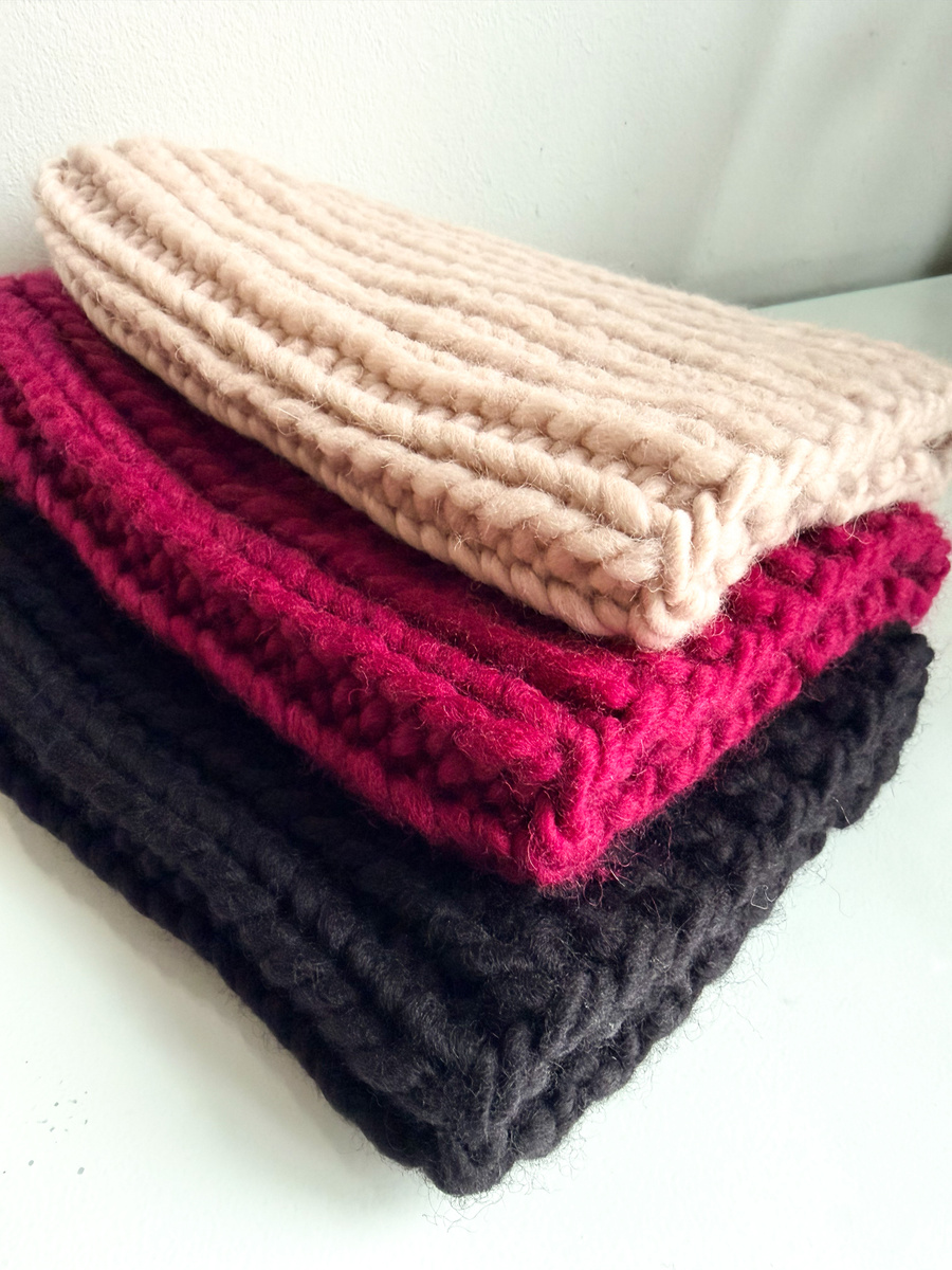 ASHER – gruba czapka zimowa damska z wełny 08 Rubinowy