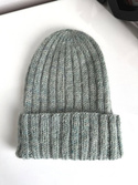 DAISY – czapka beanie z ręcznie farbowanego baby merino + moher i jedwab Szałwia