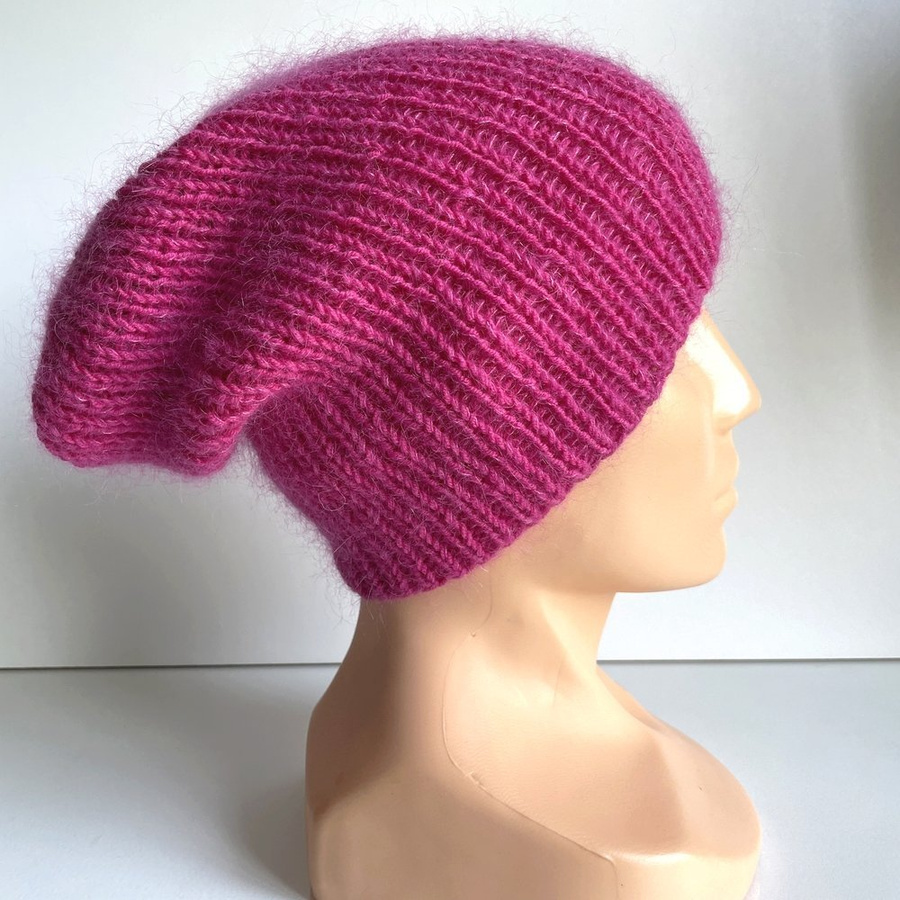 Handgemachte Damenmütze AUREA 100% Baby Merino plus Mohair und Seide 08/13 Fuchsia
