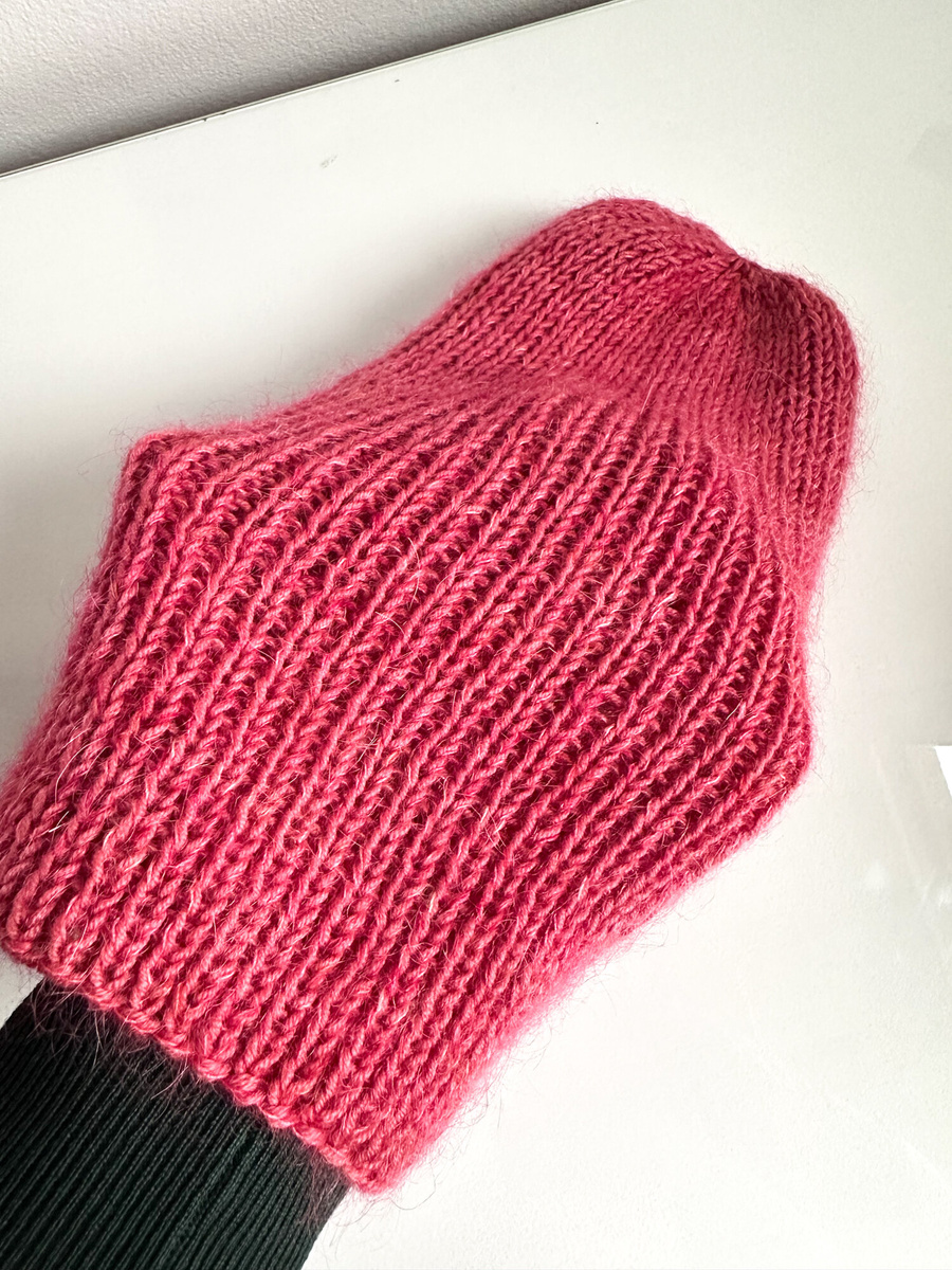 Handmade Czapka damska AUREA LE 100% Baby Merino plus moher i jedwab Herbaciany Róż
