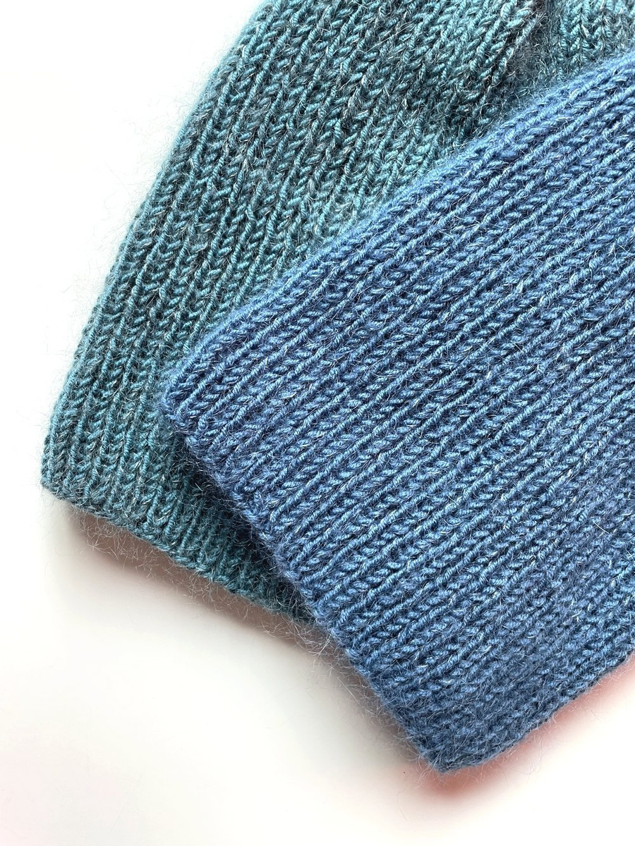 Handmade women's hat AUREA 100% Baby Merino plus mohair and silk 47/37 North Sea