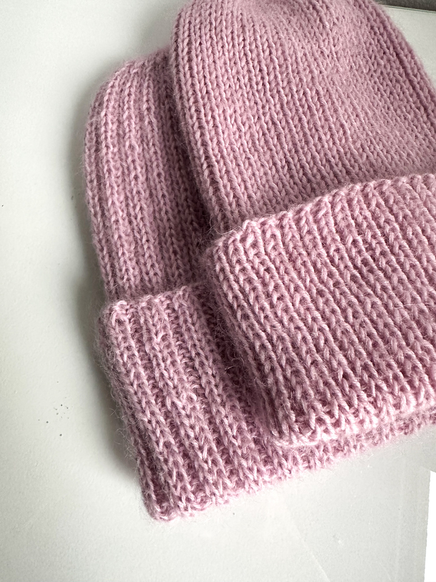 Ręcznie robiona czapka beanie AUREA 100% Baby Merino plus moher i jedwab 54/63 Pudrowy róż
