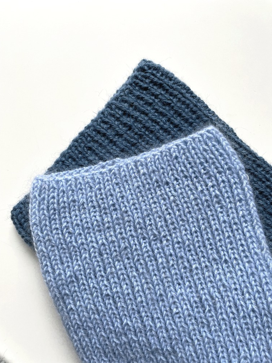 Handmade women's hat AUREA 100% baby merino plus mohair and silk 24/06 Light blue