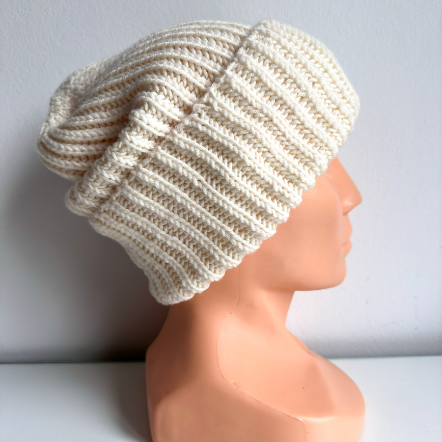 BRIOSZKA – czapka damska beanie z wełny merino 01 Ecru