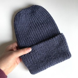 KIARA Mütze mit Umschlag aus 100% Alpaka 4305 dunkles Indigo