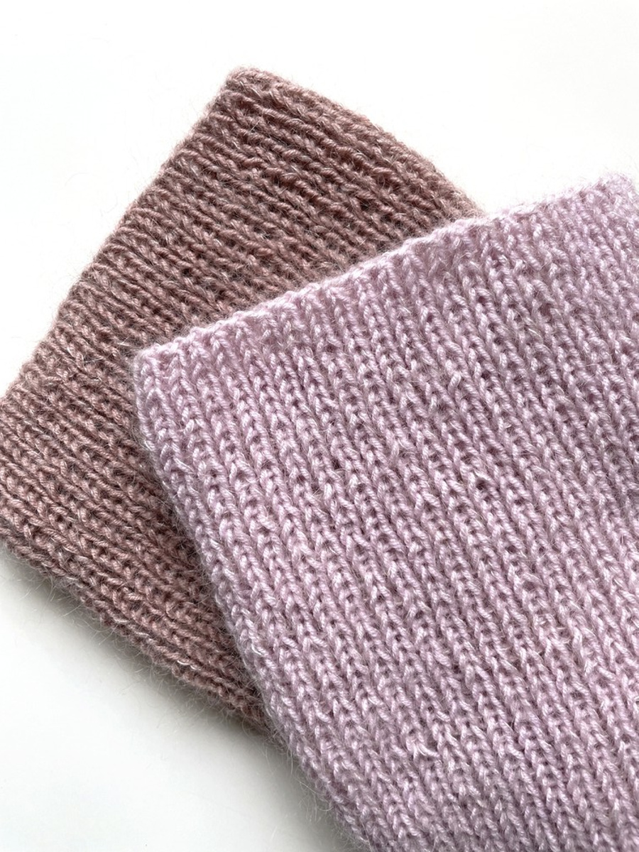 Handgefertigte Damenmütze AUREA 100% Baby Merino plus Mohair und Seide 54/40 Puderrosa