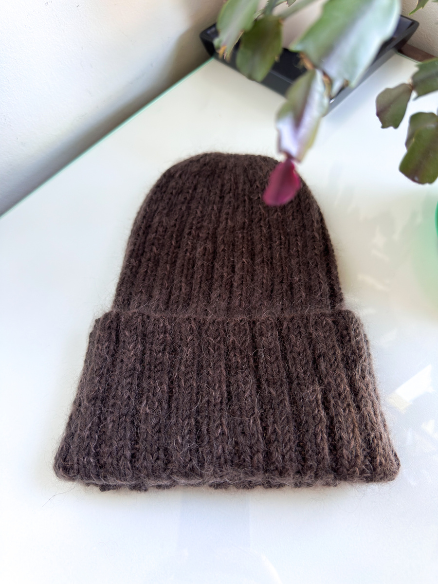 Ręcznie robiona czapka beanie MIRA 100% Merino plus moher i jedwab 09/15 ciemny brąz