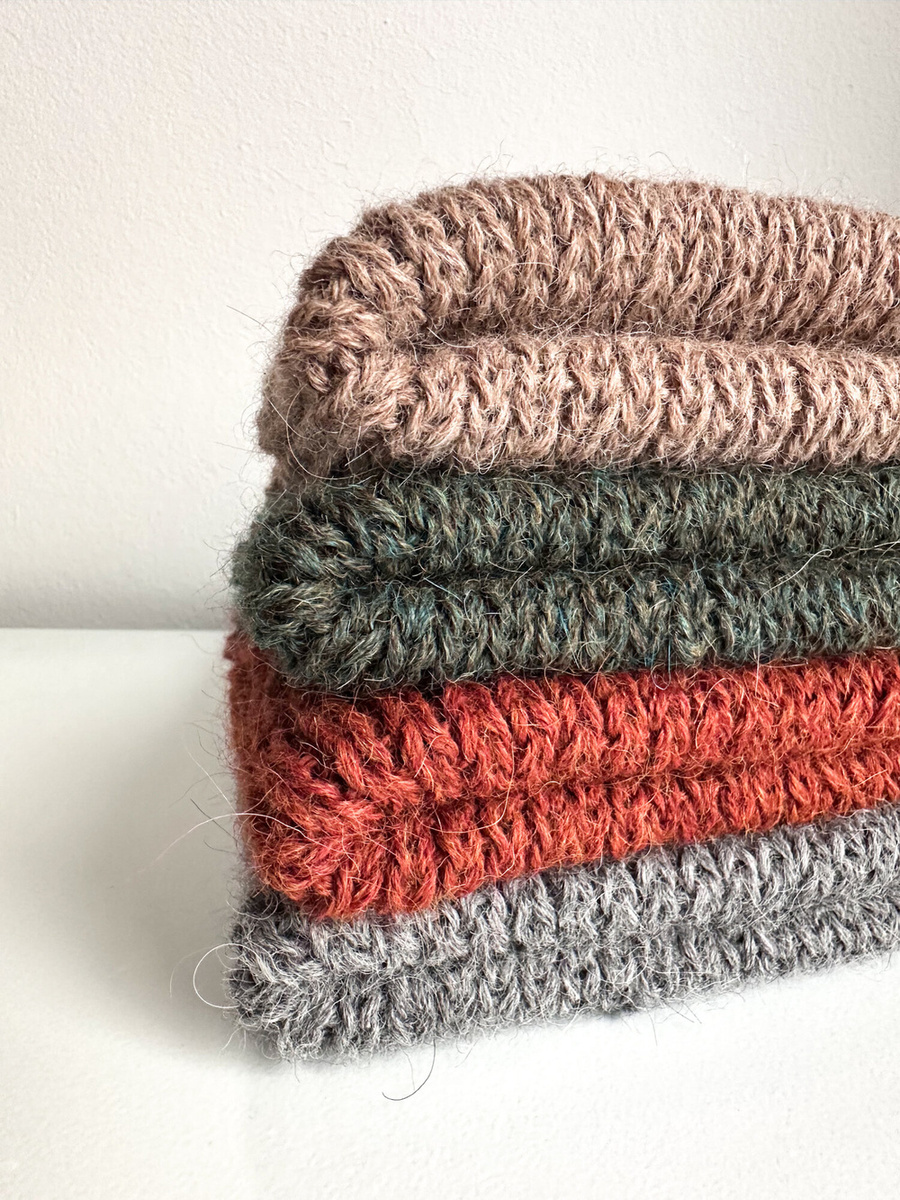 KIARA – czapka z alpaki damska 100% alpaka 7895 ciemnozielona, wywijana beanie zimowa