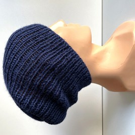 Czapka zrobiona na drutach KIARA 100% Alpaka 5575 Granatowy