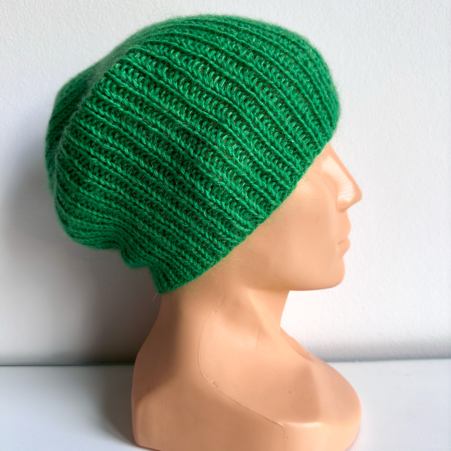 Handmade Czapka damska AUREA 100% Baby Merino plus moher i jedwab 31/48 Jaskrawozielony