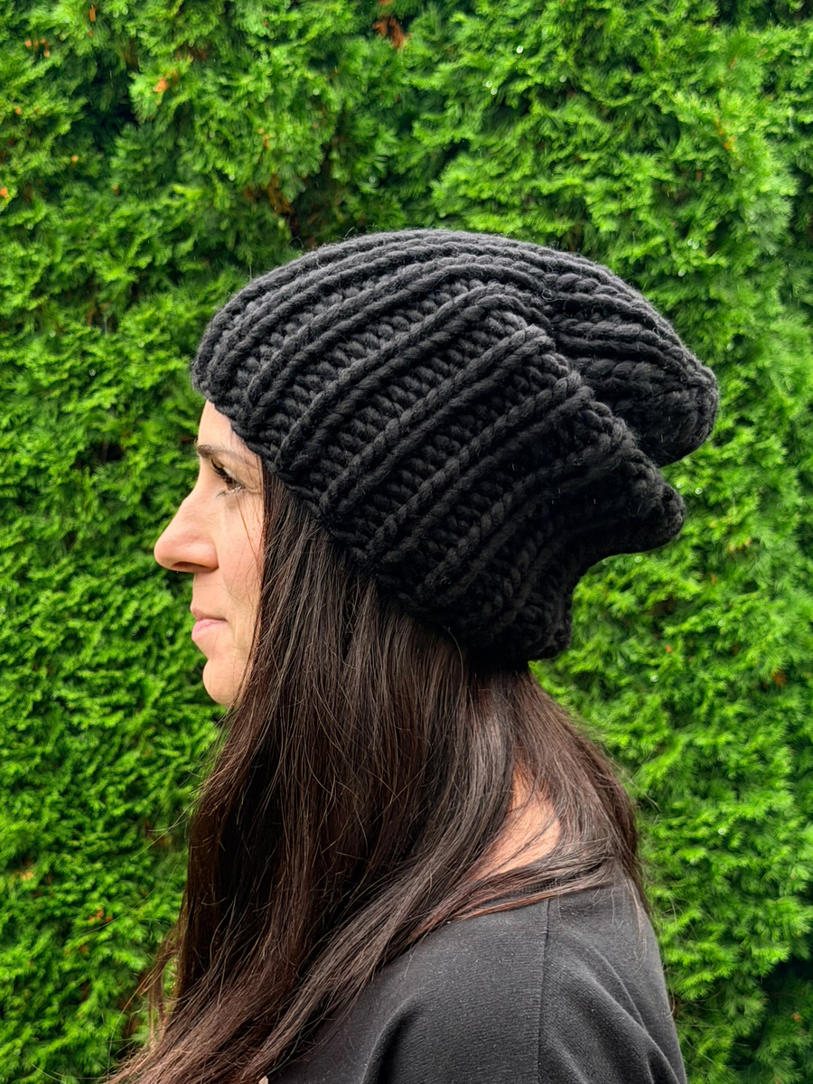 Ręcznie robiona czapka damska ASHER 100% Wełna owcza 02 Czarny