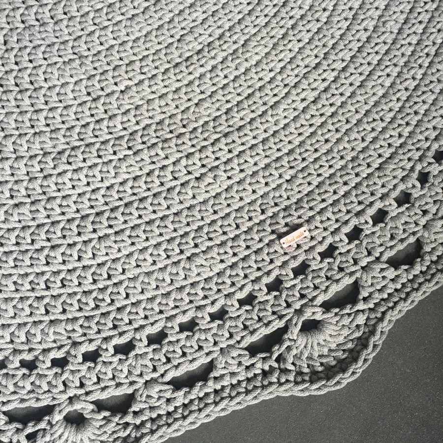 Ręcznie robiony Dywan okrągły ze sznurka bawełnianego ŚLIMAK Z KORONKĄ